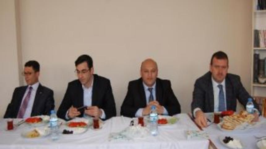 Bitlis&rsquo;teki Aday Adayları Kahvaltıda Bir Araya Geldi