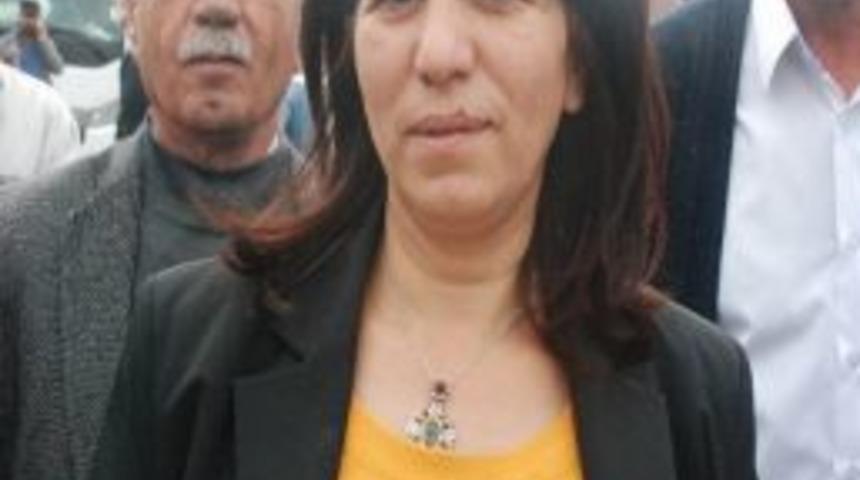 Bdp&rsquo;den &lsquo;ne Mutlu T&uuml;rk&uuml;m Diyene&rsquo; Yazısının Kaldırılması Yorumu