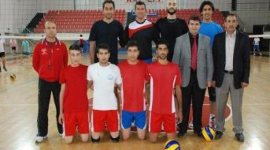 Melikgazi Belediyespor Voleybol Takımı Kars Deplasmanında Galibiyet Arayacak