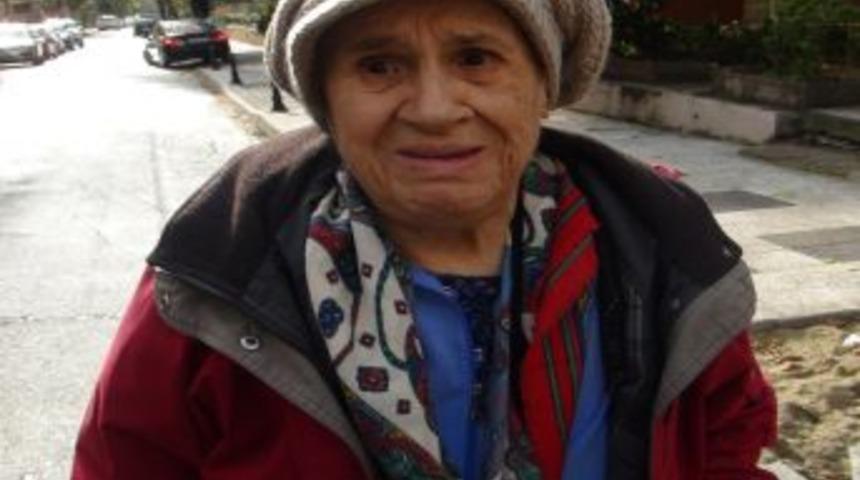 Tuzağa D&uuml;şen Yaşlı Kadını Uyanık Vatandaş Kurtardı