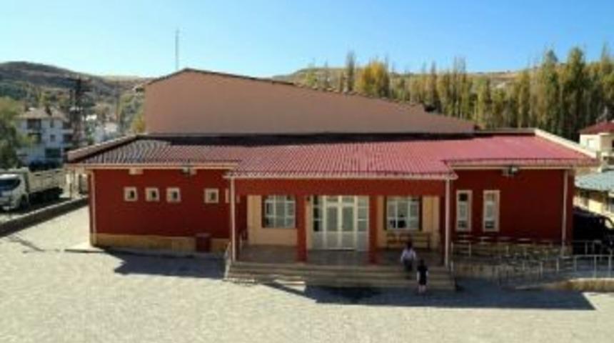 Sivas&rsquo;ta İl&ccedil;elere &Ccedil;ok Ama&ccedil;lı Spor Salonları Kazandırılıyor