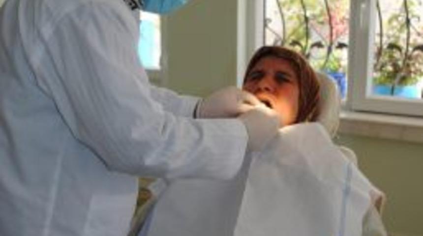 Asitli Yiyecekler Sonrası Bir Bardak Su Dişlere Zararı &Ouml;nl&uuml;yor