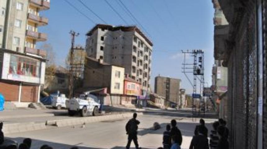 Y&uuml;ksekova'da Polislere Silahlı Ve Bombalı Saldırı Yapıldı