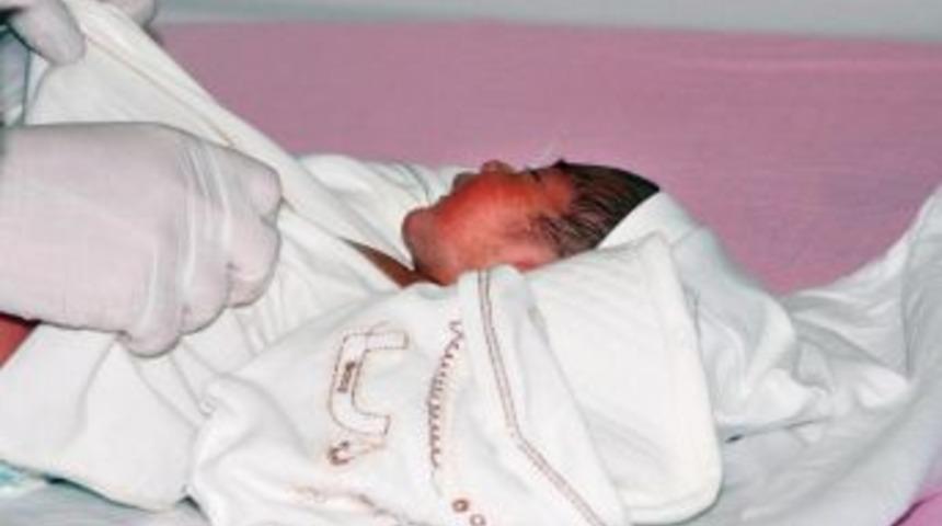 Dalaman'da &Ccedil;&ouml;pte Bulunan Bebek Evlat Edinildi