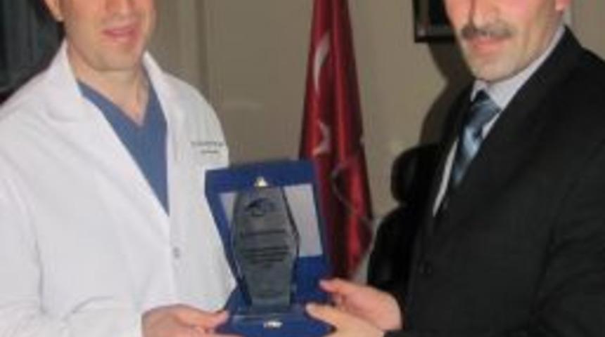 Kimse Yok Mu'dan Şifa’ya Teşekkür Plaketi