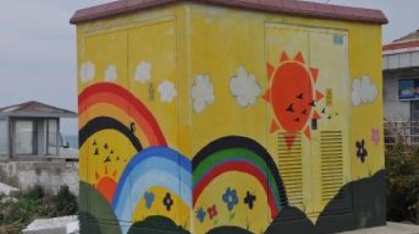 Güzelbahçe'de Trafolar Rengarenk