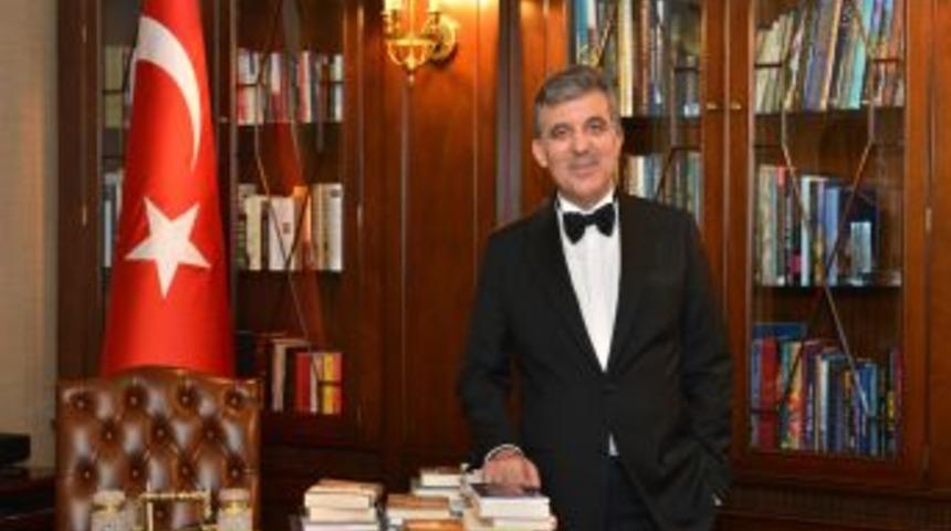 Cumhurbaşkanı G&uuml;l, Kendi Fotoğraflarını Kendisini Se&ccedil;ti