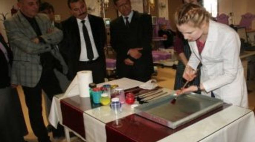 Kemoterapi Hastaları Ebru Sanatı İle Moral Buldu
