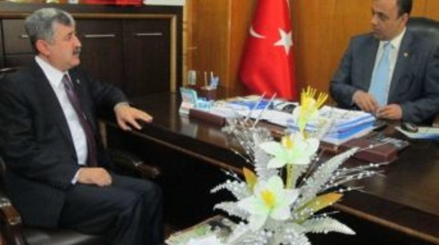 Polat, Ziyaretlerini S&uuml;rd&uuml;r&uuml;yor