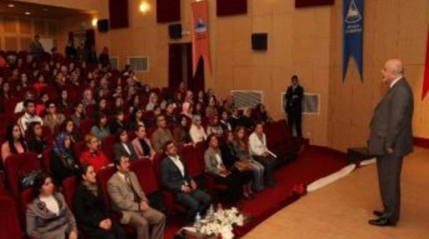 Rekt&ouml;r G&ouml;n&uuml;ll&uuml;, &Ouml;ğrencilerle Bir Araya Geldi