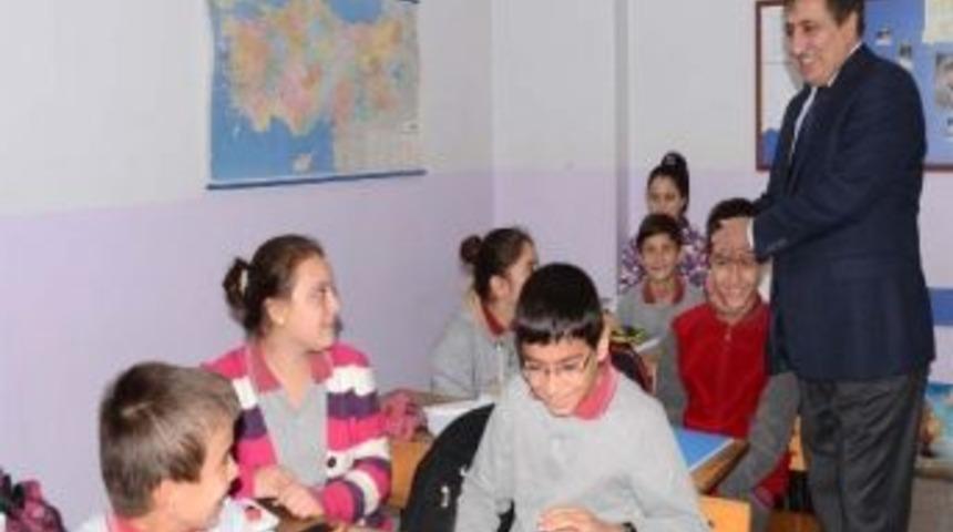 Vali K&uuml;&ccedil;&uuml;k Okul Ziyaretlerine Devam Ediyor