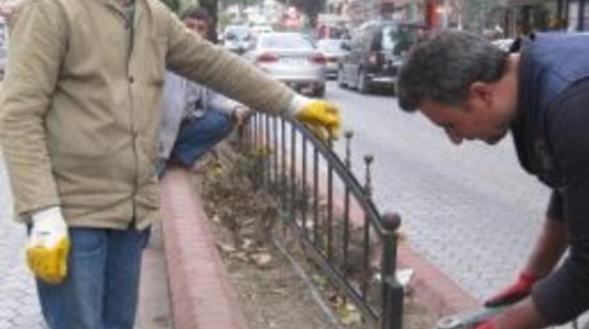 &Ouml;demiş'te Sara&ccedil;oğlu Caddesi&rsquo;nin Mızrakları Tarih Oluyor