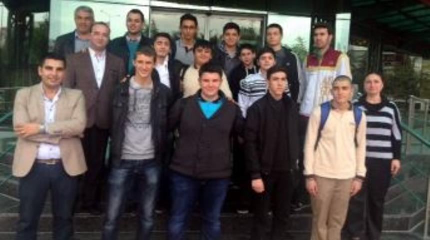 Manisa&rsquo;da Gen&ccedil; Basketbolcular Sağlık Kontrol&uuml;nden Ge&ccedil;ti