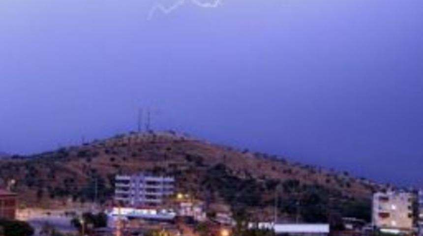 Milas&rsquo;ta Şimşekler G&ouml;ky&uuml;z&uuml;n&uuml; Aydınlattı