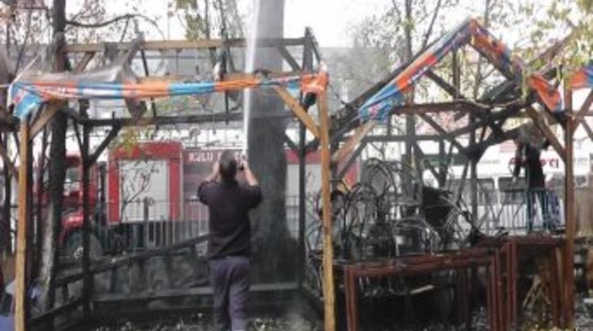 H&uuml;k&uuml;met Konağı Bah&ccedil;esinde Yangın