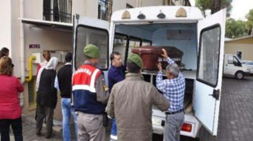 &Uuml;vey babasını elle boğarak &ouml;ld&uuml;rd&uuml;