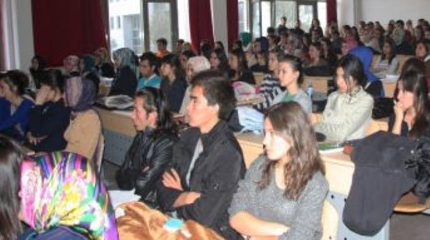 Ak&uuml;&rsquo;de 'sosyolojide Son Gelişmeler Ve Kariyer-istihdam İmkanları' Konferansı