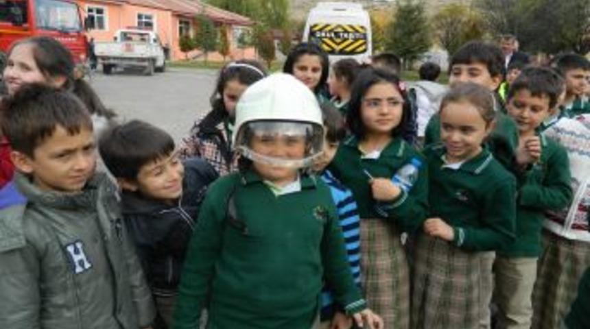 Yozgat &Ouml;zel Ergin Koleji &Ouml;ğrencileri İtfaiye M&uuml;d&uuml;rl&uuml;ğ&uuml;'n&uuml; Ziyaret Etti