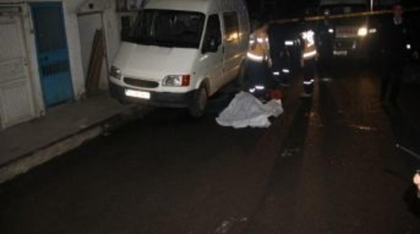 Kamyonetten D&uuml;şen İnşaat İş&ccedil;isi Hayatını Kaybetti