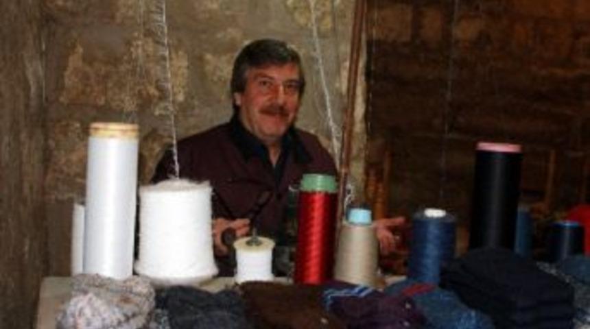 (&ouml;zel Haber) 50 Yıllık Antika &Ccedil;orap &Ouml;rme Makinesi İle 15 Yıldır &Ccedil;orap &Ouml;r&uuml;yor
