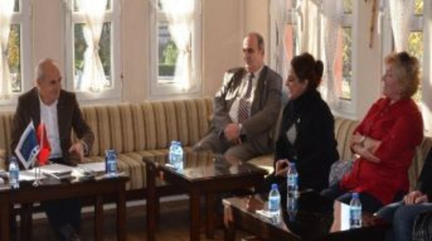 Başkan Hasan Akg&uuml;n, Atat&uuml;rk Pasajı Esnafıyla Bir Araya Geldi
