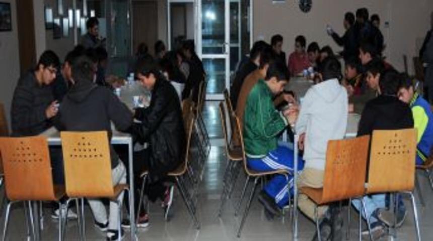 &Ccedil;iğk&ouml;fte Ikramlı Şiir Gecesi