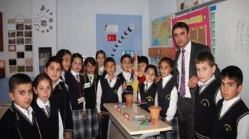 Hazırladığı Materyallerle &Ouml;ğrencilerine Matematiği Sevdirdi