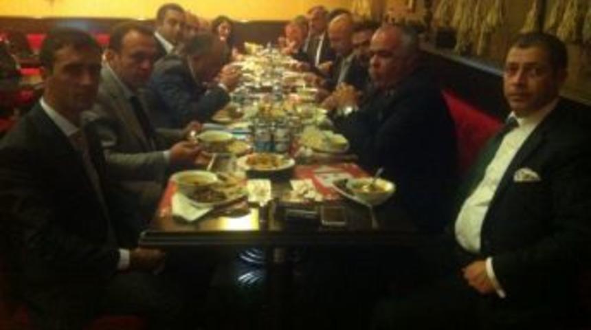 Kağızmanlı İş Adamı Turgut Kızıltaş'tan Hemşerilerine yemek
