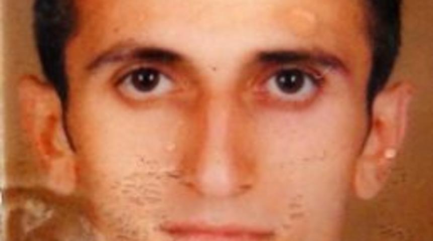Kamyonet Şarampole U&ccedil;tu: 1 &Ouml;l&uuml;, 1 Yaralı