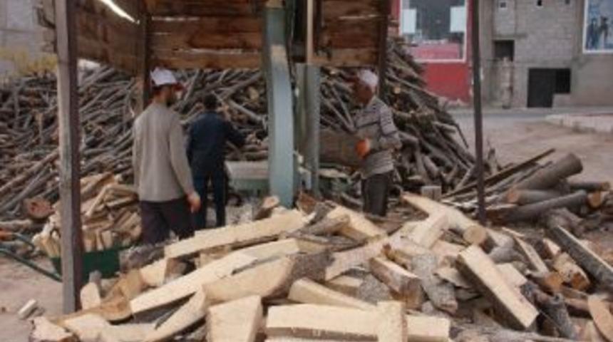 Ahlat&rsquo;ta Odun Satışlarında D&uuml;ş&uuml;ş Yaşanıyor