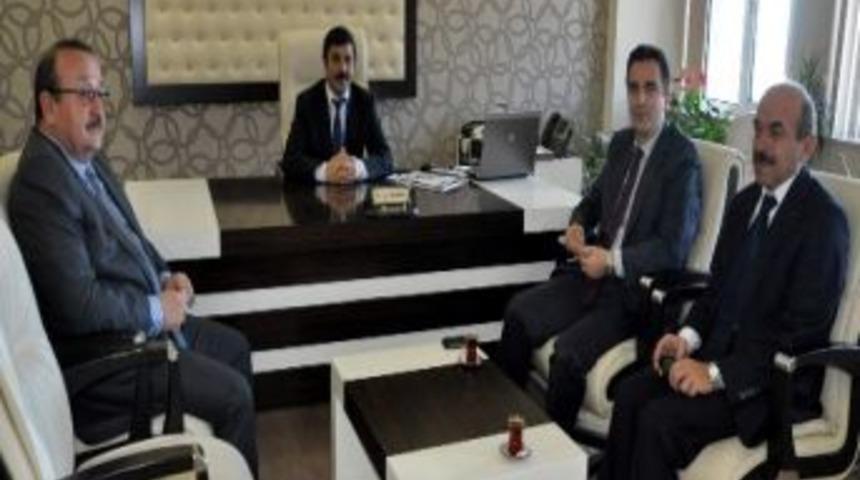 Kozlu İl&ccedil;e Kaymakamı Karakaya&rsquo;dan, Milli Eğitim M&uuml;d&uuml;r&uuml; &Ouml;zbek&rsquo;e Ziyaret