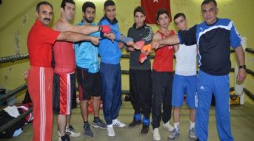 Adana Boks Karması 6 Sporcuyla Aksaray&rsquo;a Gitti