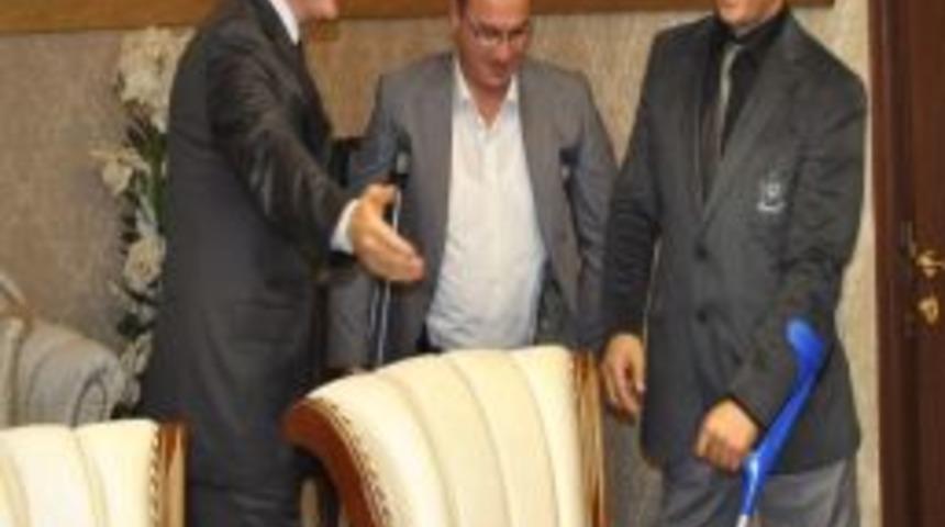 Bedensel Engelli Sporculardan Ak Parti'ye Ziyaret