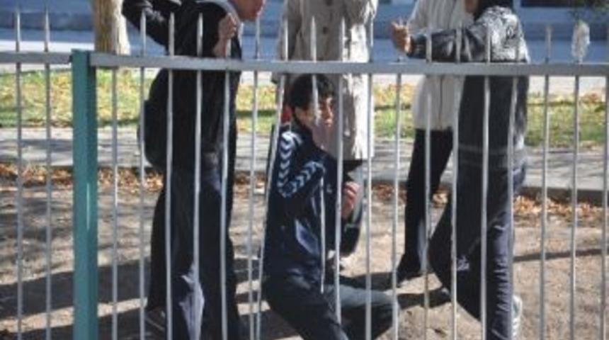 Lise &Ouml;ğrencisine K&ouml;m&uuml;r Y&uuml;kl&uuml; Tren &Ccedil;arptı