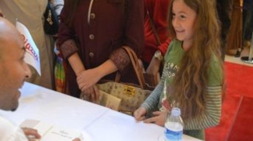 Bukre &ldquo;bukre&rdquo;yi İmzalattı