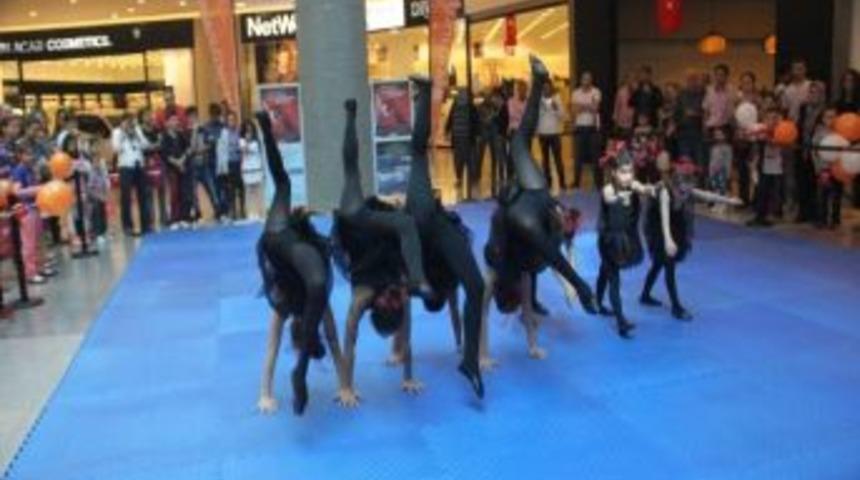Adana'da &ldquo;jimnastik Şov&rdquo;