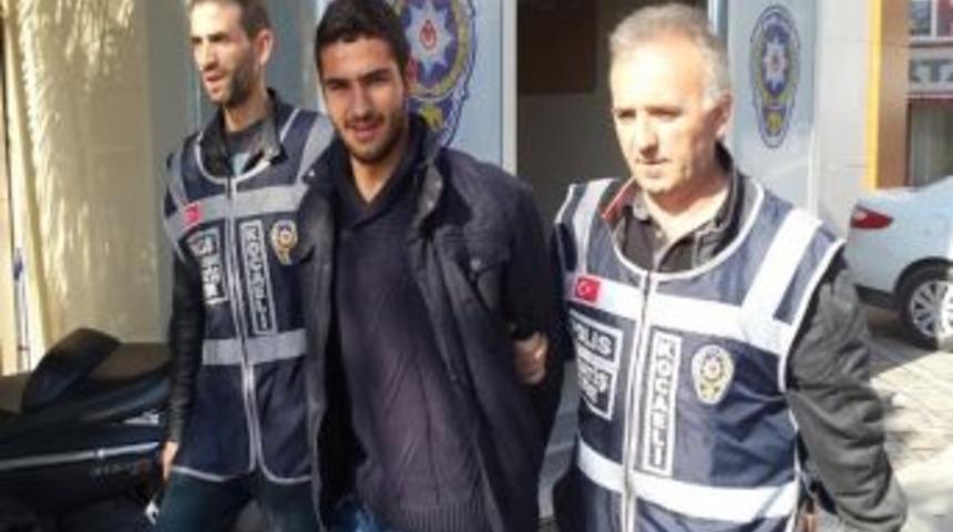 Arkadaşının Parasını Silah Zoruyla Gasp Etti