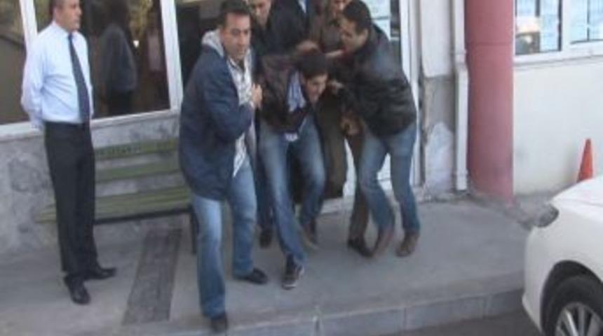 Eylemci Grup Kredi Ve Yurtlar İzmir B&ouml;lge M&uuml;d&uuml;rl&uuml;ğ&uuml;&rsquo;n&uuml; Bastı