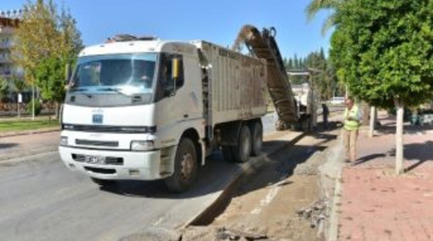 Konyaaltı&rsquo;nda Sıcak Asfalt &Ccedil;alışmaları S&uuml;r&uuml;yor