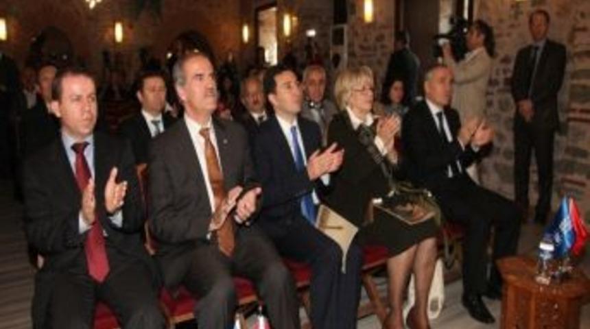 Başkan Altepe&rsquo;ye K&uuml;lt&uuml;rel Mirasa Katkı Nişanı