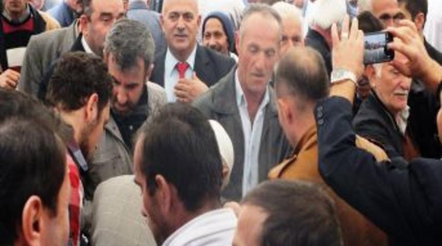 Hopa'da Binlerce Kişiye Aşure Ikram Edildi