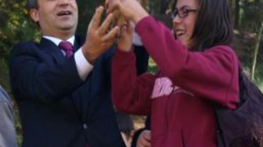 Zihinsel Engelli &Ccedil;ocuklar Besledikleri Keklikleri Doğaya Saldı