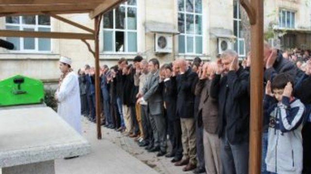 Yazı İşleri Müdürünün Annesi Toprağa Verildi