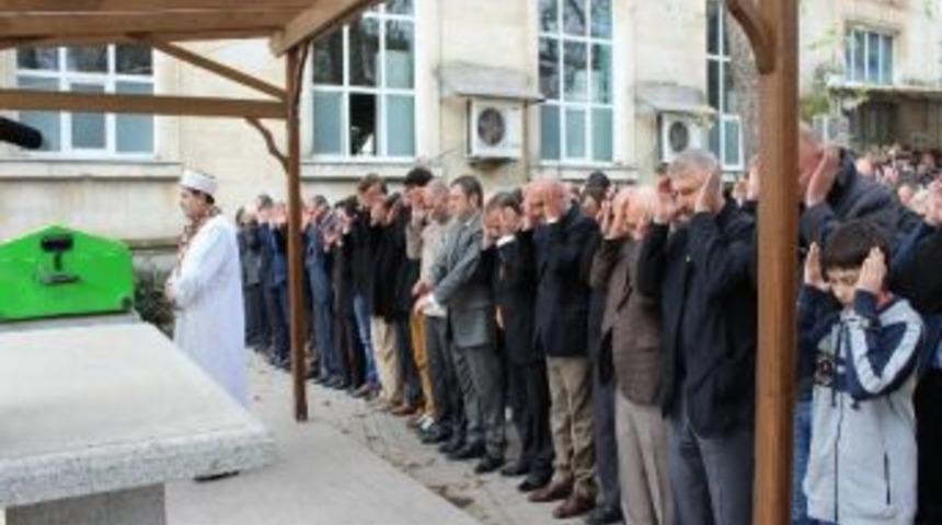 Yazı İşleri Müdürünün Annesi Toprağa Verildi