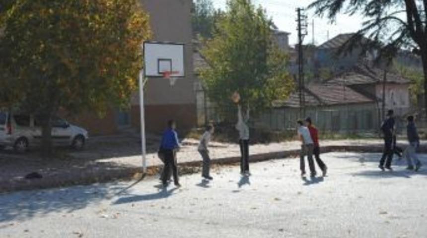 Okulların Basketbol Potaları Yenilendi