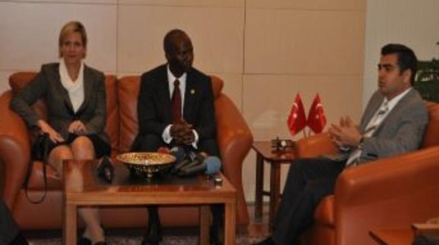 Vali D&uuml;zg&uuml;n, Amerikalı Heyete Kayseri&rsquo;yi Anlattı