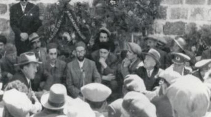 Nene Hatun Defnedildikten Sonra Yapılan Duayı G&ouml;steren Yeni Fotoğraf Bulundu