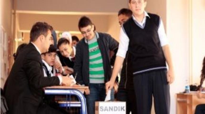 Hisarcık Anadolu &Ouml;ğretmen Lisesinde &Ouml;ğrenci Meclisi Başkanlığı Se&ccedil;imi