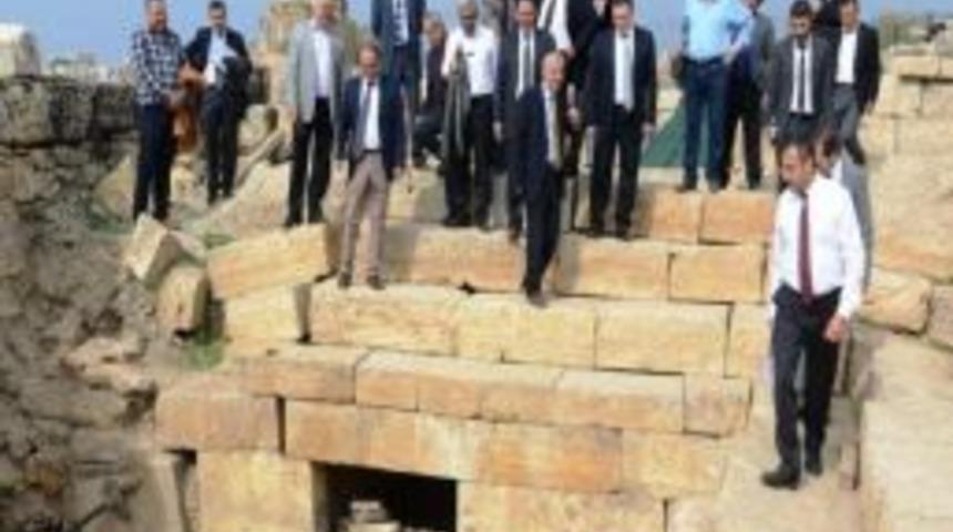 Pamukkale&rsquo;yi 10 Ayda 1 Milyon 600 Bin Turist Ziyaret Etti