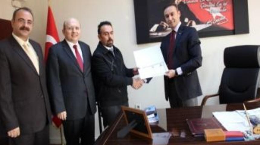 Beyin Cerrahı Yılmaz, &Ouml;d&uuml;llendirildi